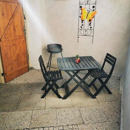 Studio Tres Agreable Totalement Independant Dans Maison Avec Cour Sans Vis A Vis Βίλα Vittel Εξωτερικό φωτογραφία